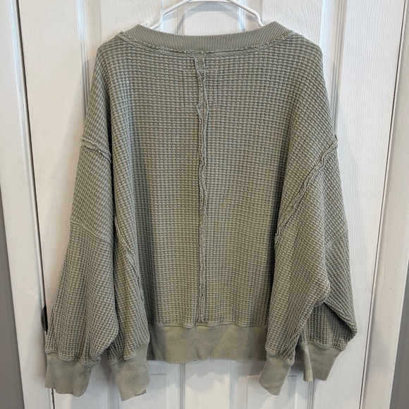 American Eagle Outfitters Sage V-Neck Sweater Size Large - Picture 3 of 3